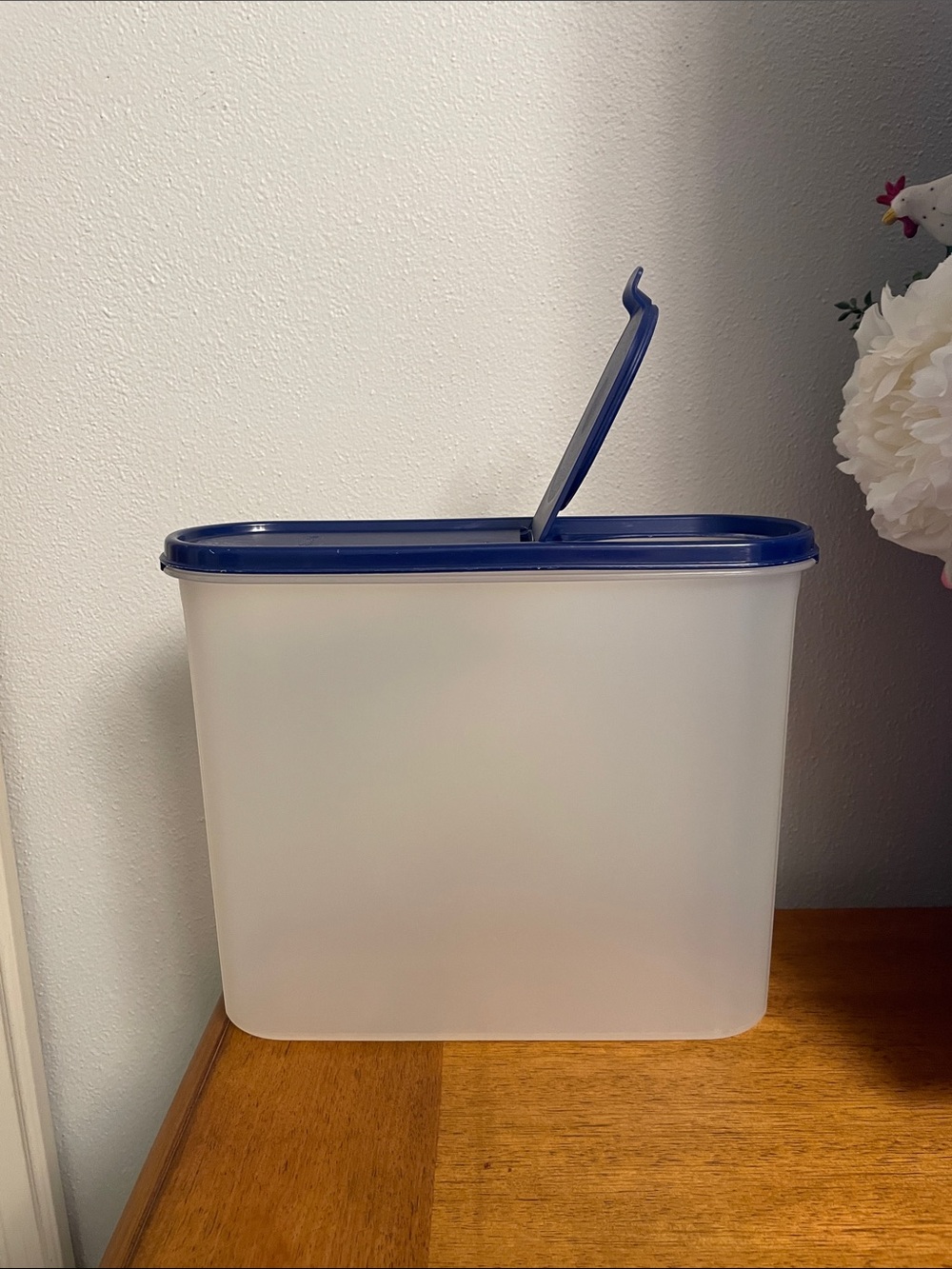 Large Tupperware Oval Modular Mates Food Storage Container w/Pour Spout Blue Lid